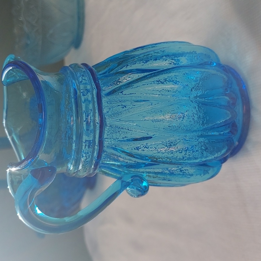 Turquoise blue ๐ Vintage glass pitcher vase with wide mouth spout - Picture 5 of 16